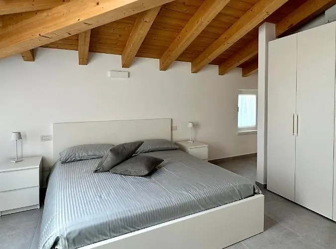 L'oleandro بيت ضيافة فاليجيو سول مينشيو